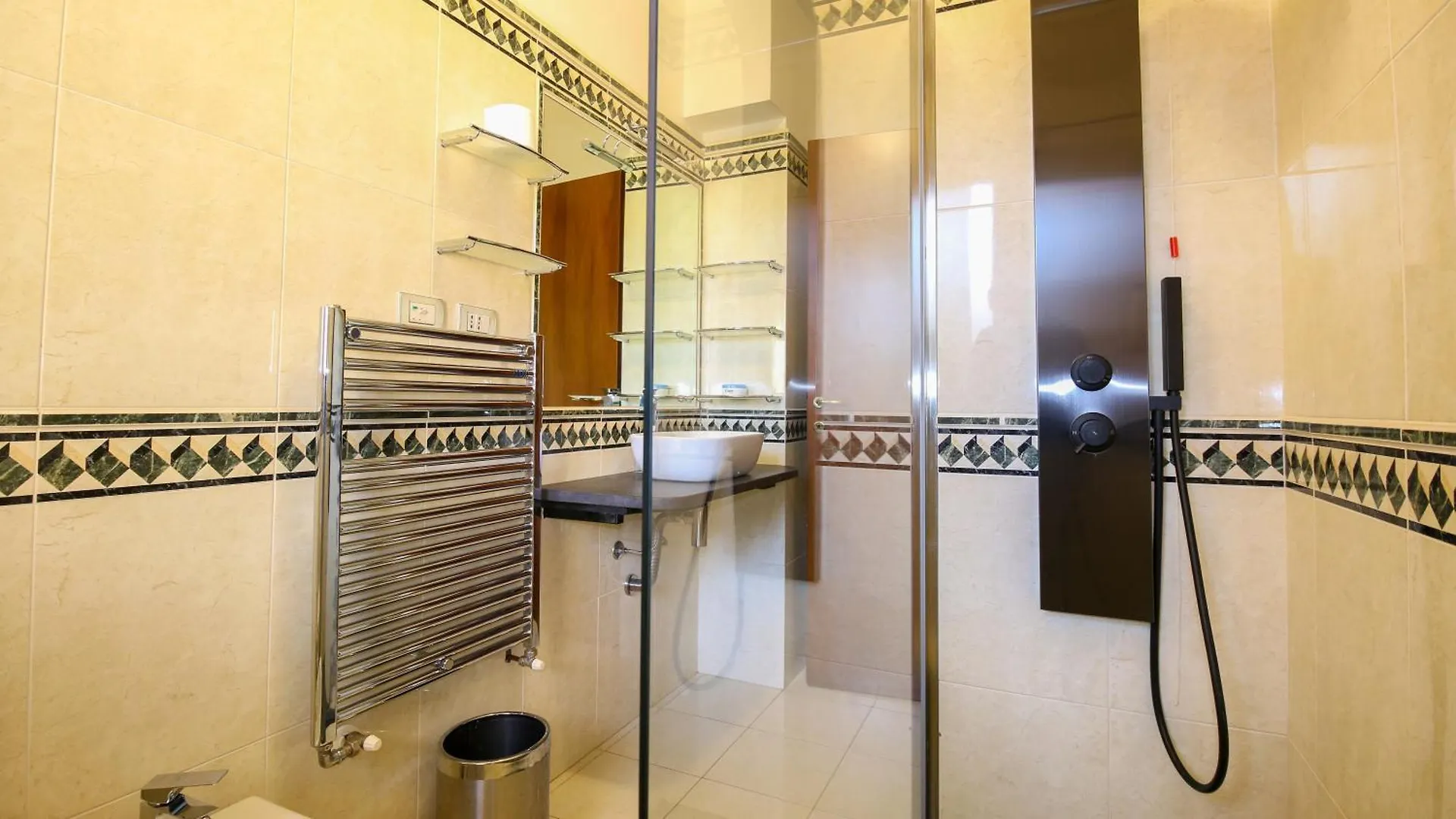 Villino Octagon Apartment Elmas 0*,  Italy