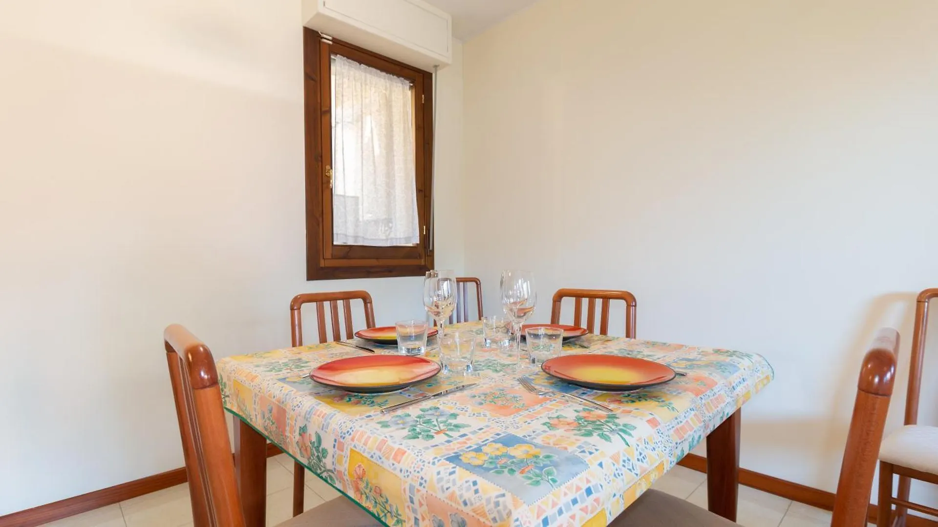 Villino Octagon Apartment Elmas 0*,  Italy